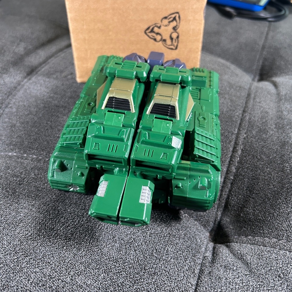 Transformers Marvel Crossovers 2008 Hulk 6 inch Tank Action Figure Complete